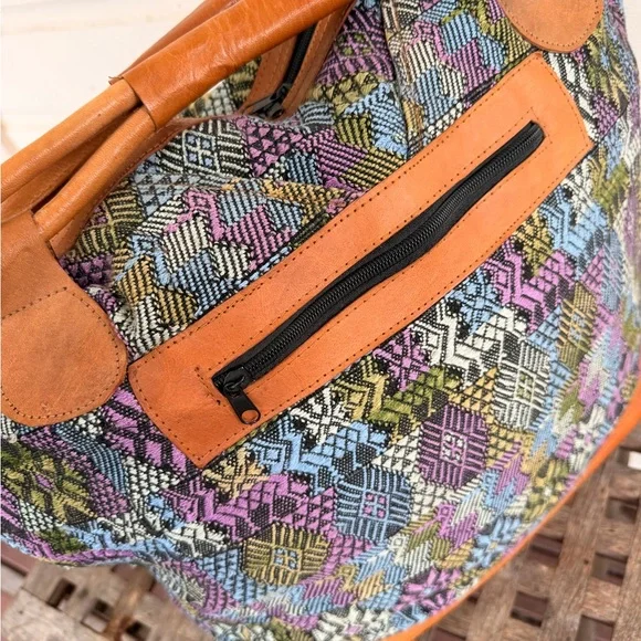 Leather embroidered Huipil bag - Picture 6 of 9